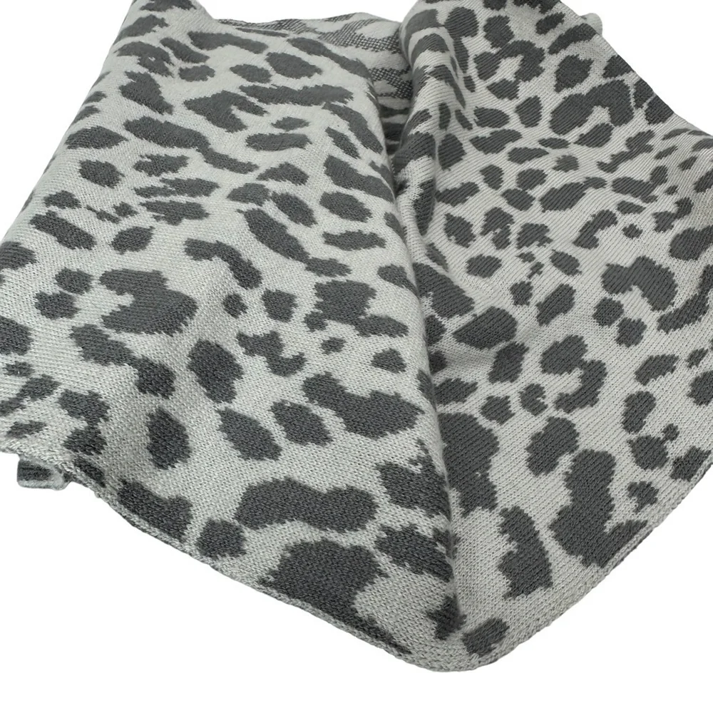 GAP Gray Silver Animal Print Wool Blend Scarf